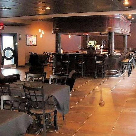 Causeway Bay Hotel Lansing Exterior photo