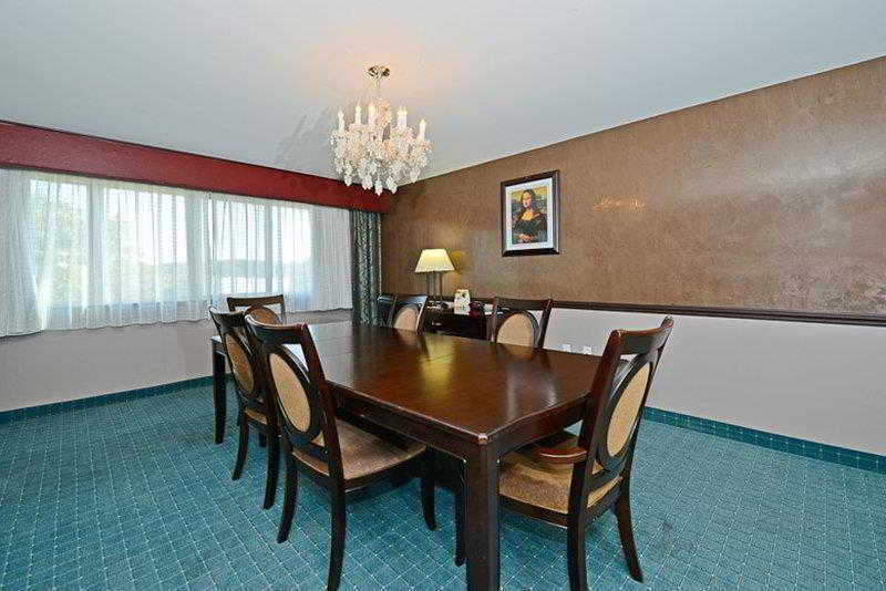 Causeway Bay Hotel Lansing Room photo