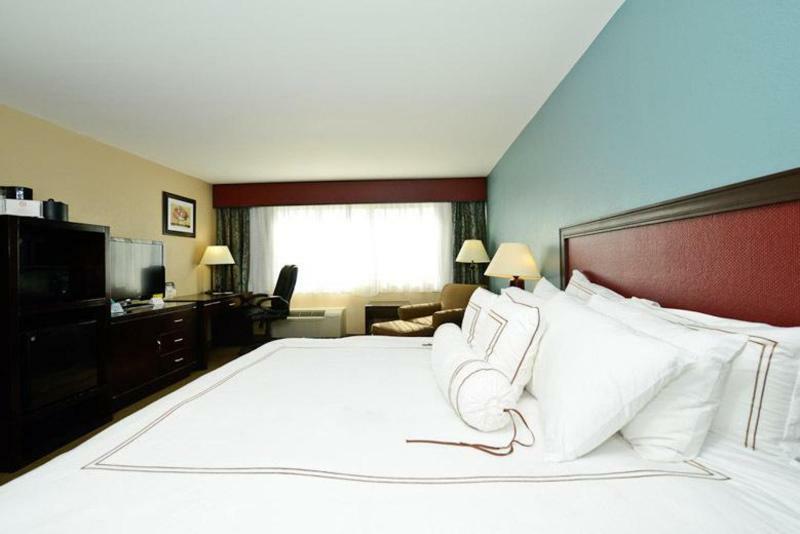 Causeway Bay Hotel Lansing Exterior photo