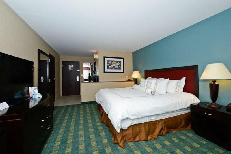 Causeway Bay Hotel Lansing Exterior photo